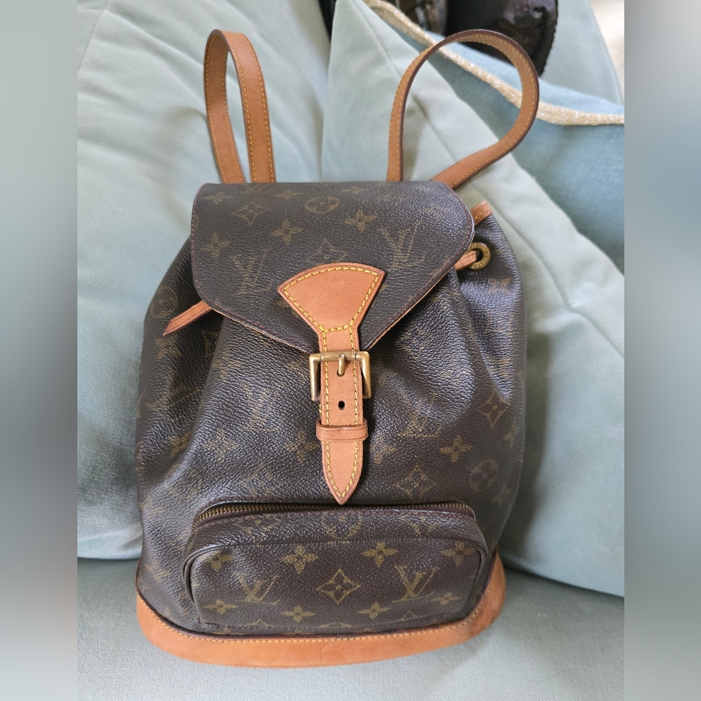 LOUIS VUITTON Montsouris MM Backpack Monogram Canvas
